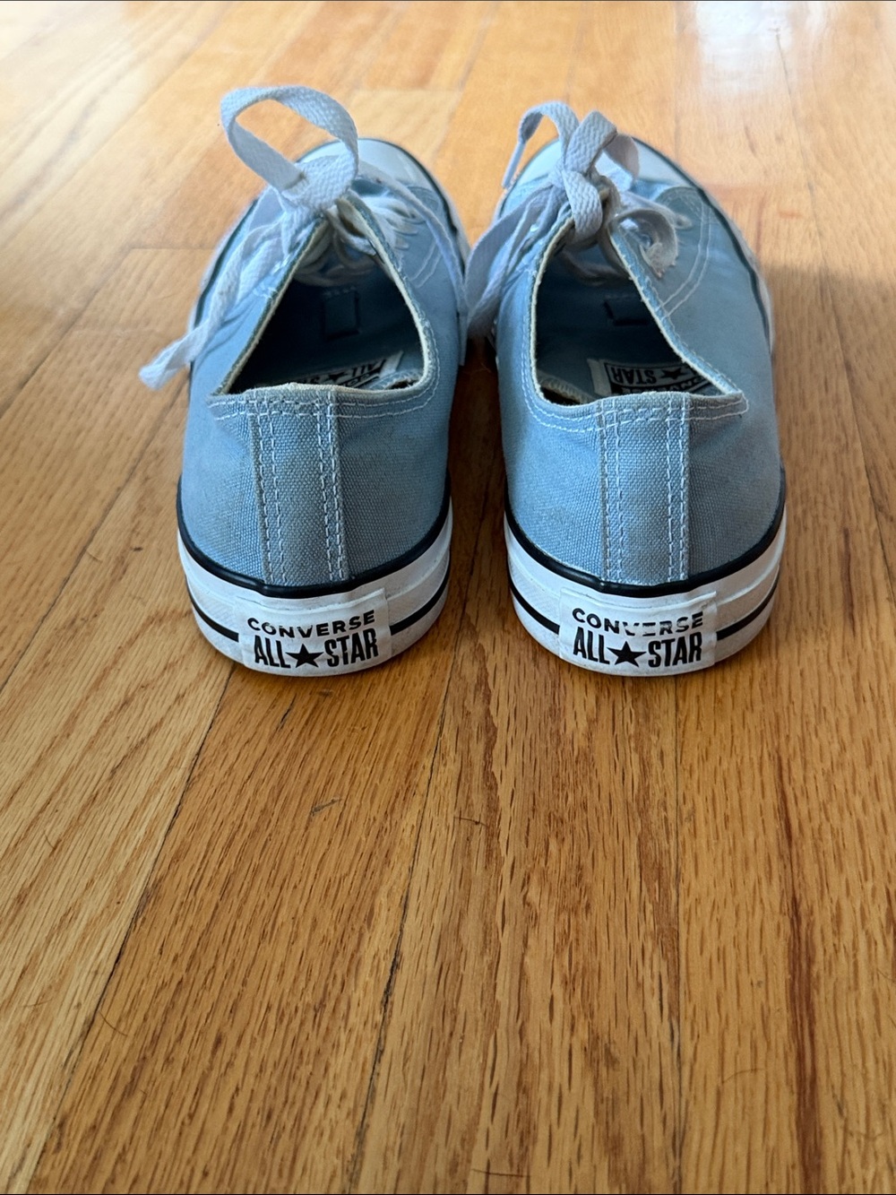 EUC Woman’s Size 9M Converse Lt Blue & White Sneakers Lace Up Canvas Tennis Shoe - Picture 3 of 10